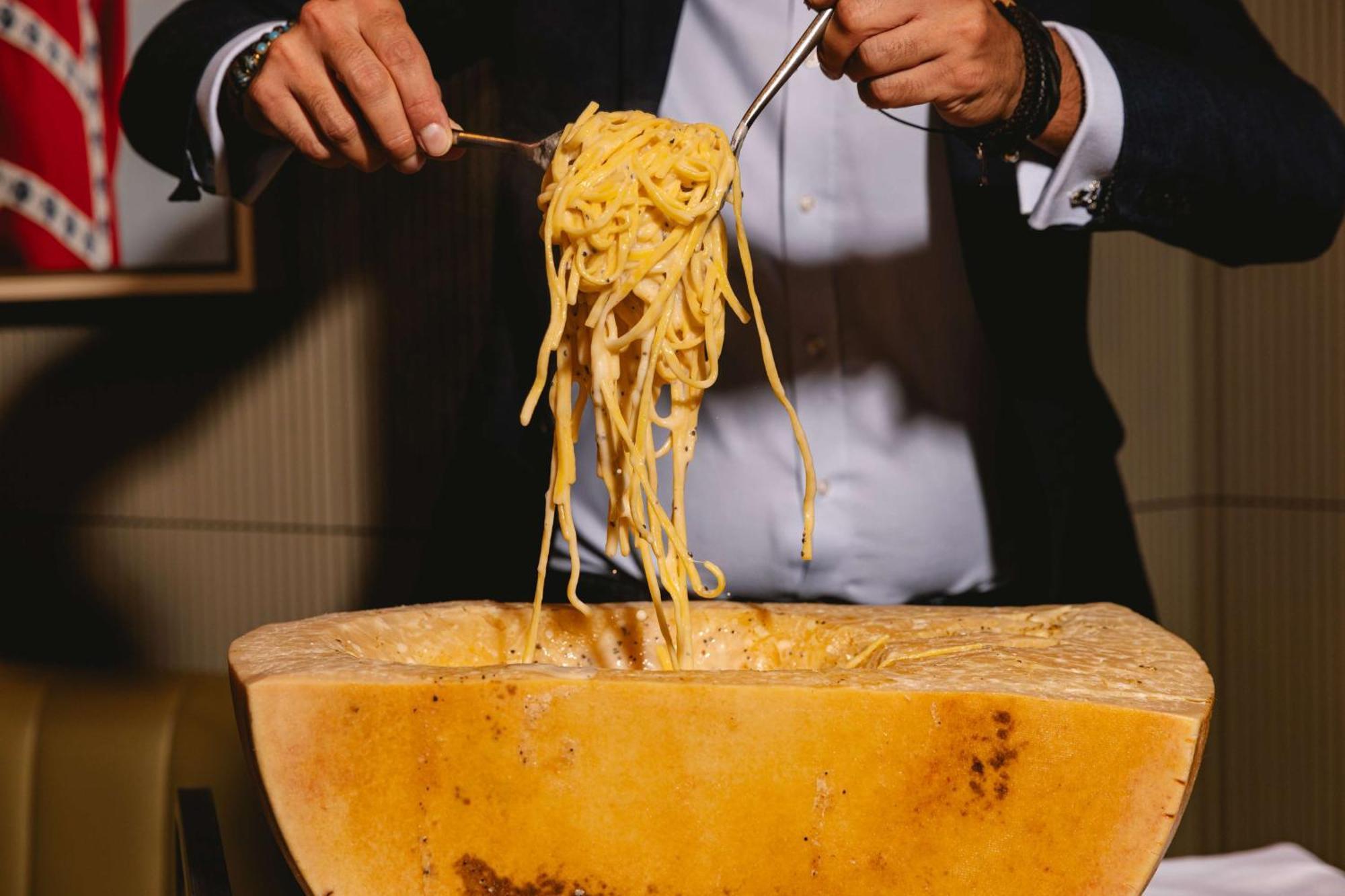 Art'Otel London Battersea Power Station, Powered By Radisson Hotels Екстер'єр фото Parmigiano-Reggiano