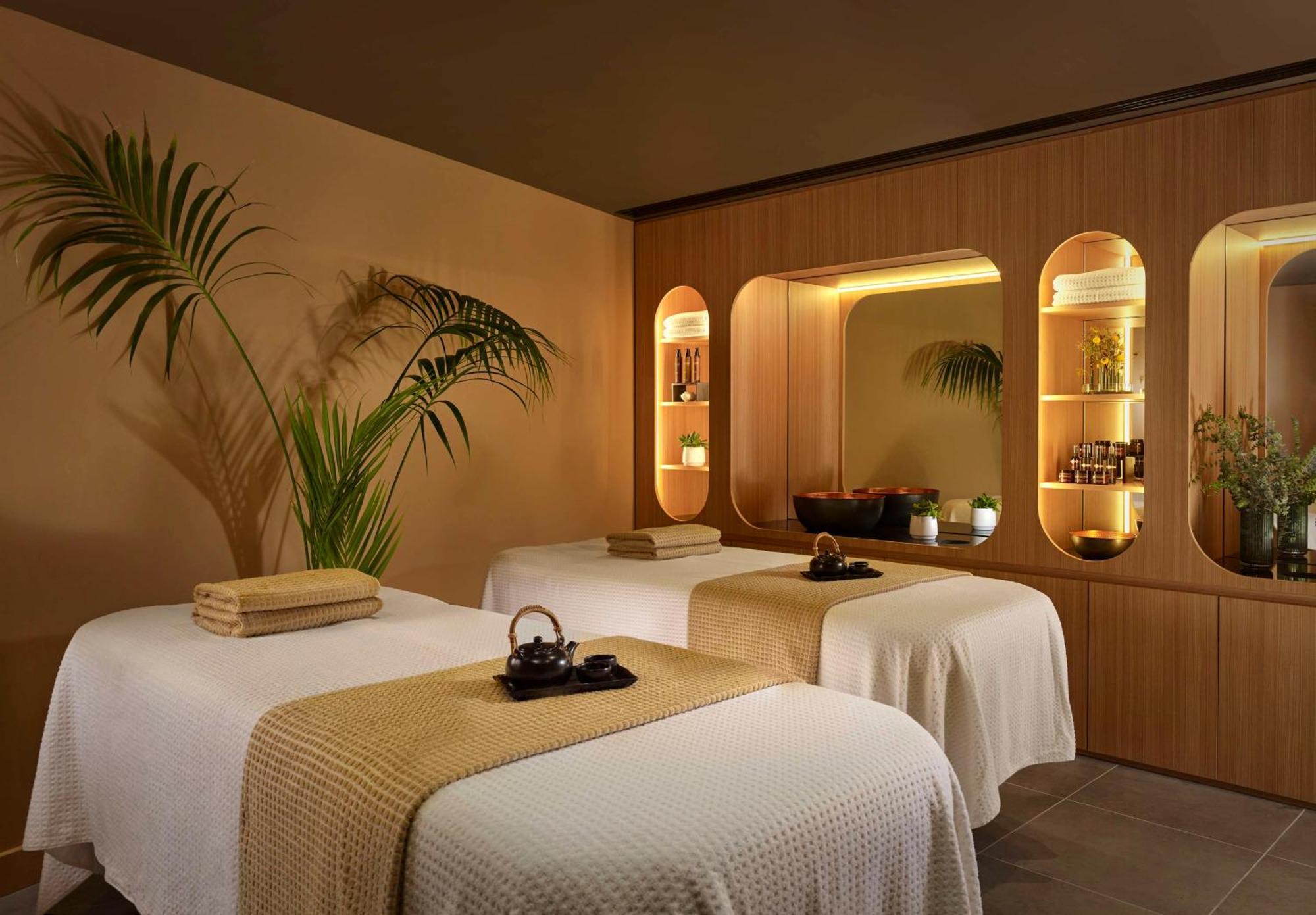 Art'Otel London Battersea Power Station, Powered By Radisson Hotels Екстер'єр фото A spa treatment room