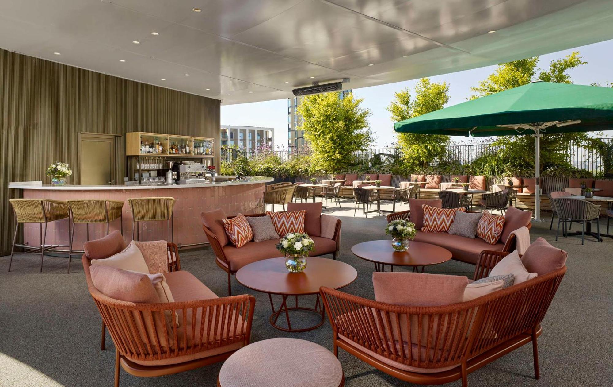 Art'Otel London Battersea Power Station, Powered By Radisson Hotels Екстер'єр фото The Sky Bar