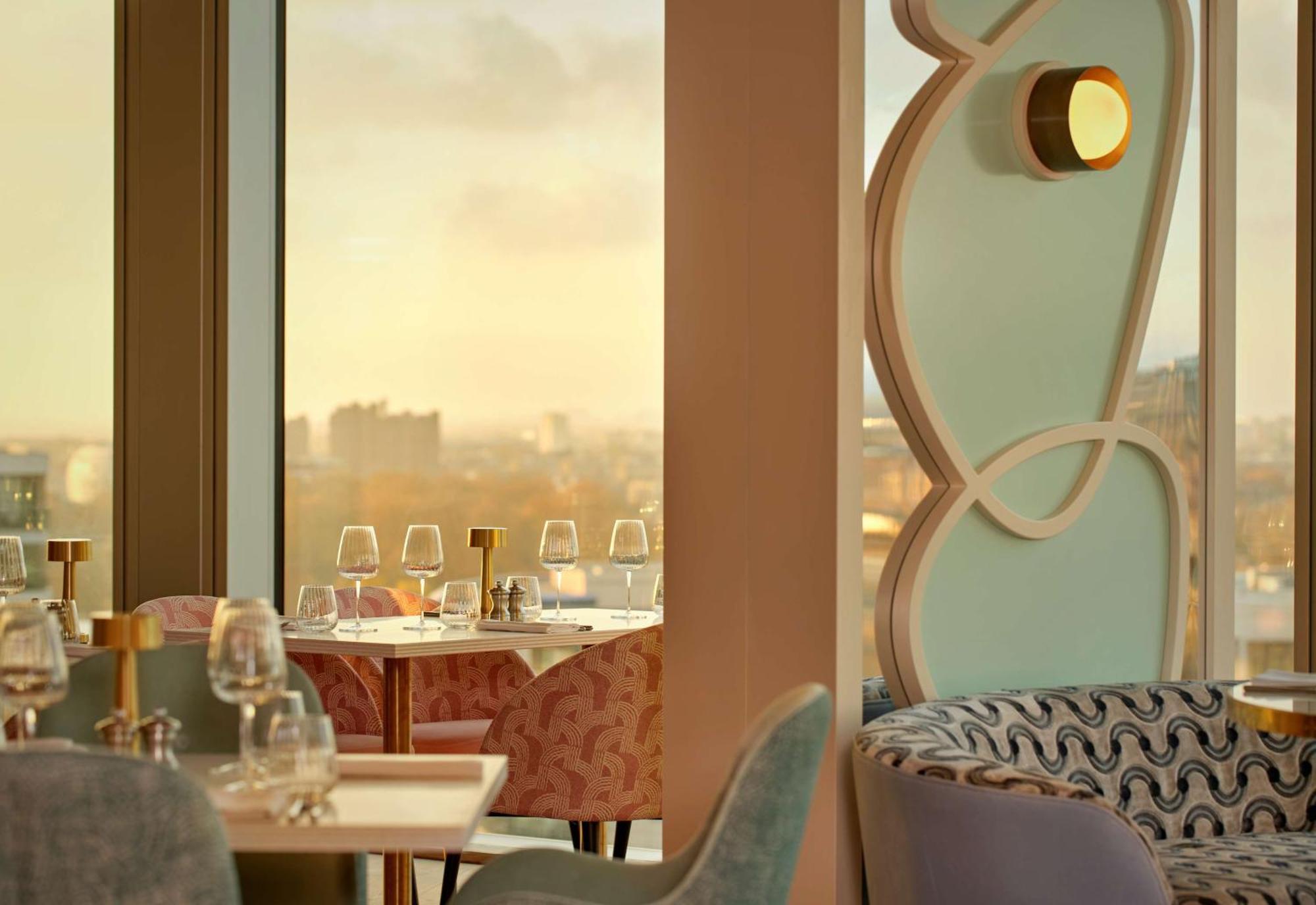 Art'Otel London Battersea Power Station, Powered By Radisson Hotels Екстер'єр фото The interior of the restaurant