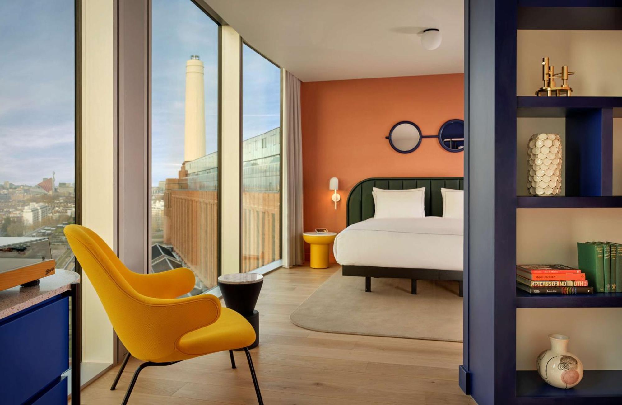 Art'Otel London Battersea Power Station, Powered By Radisson Hotels Екстер'єр фото A bedroom at the Standard London