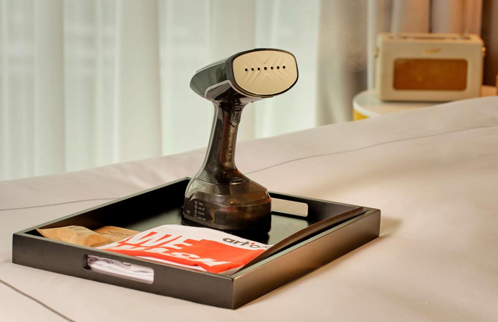 Art'Otel London Battersea Power Station, Powered By Radisson Hotels Екстер'єр фото A handheld garment steamer