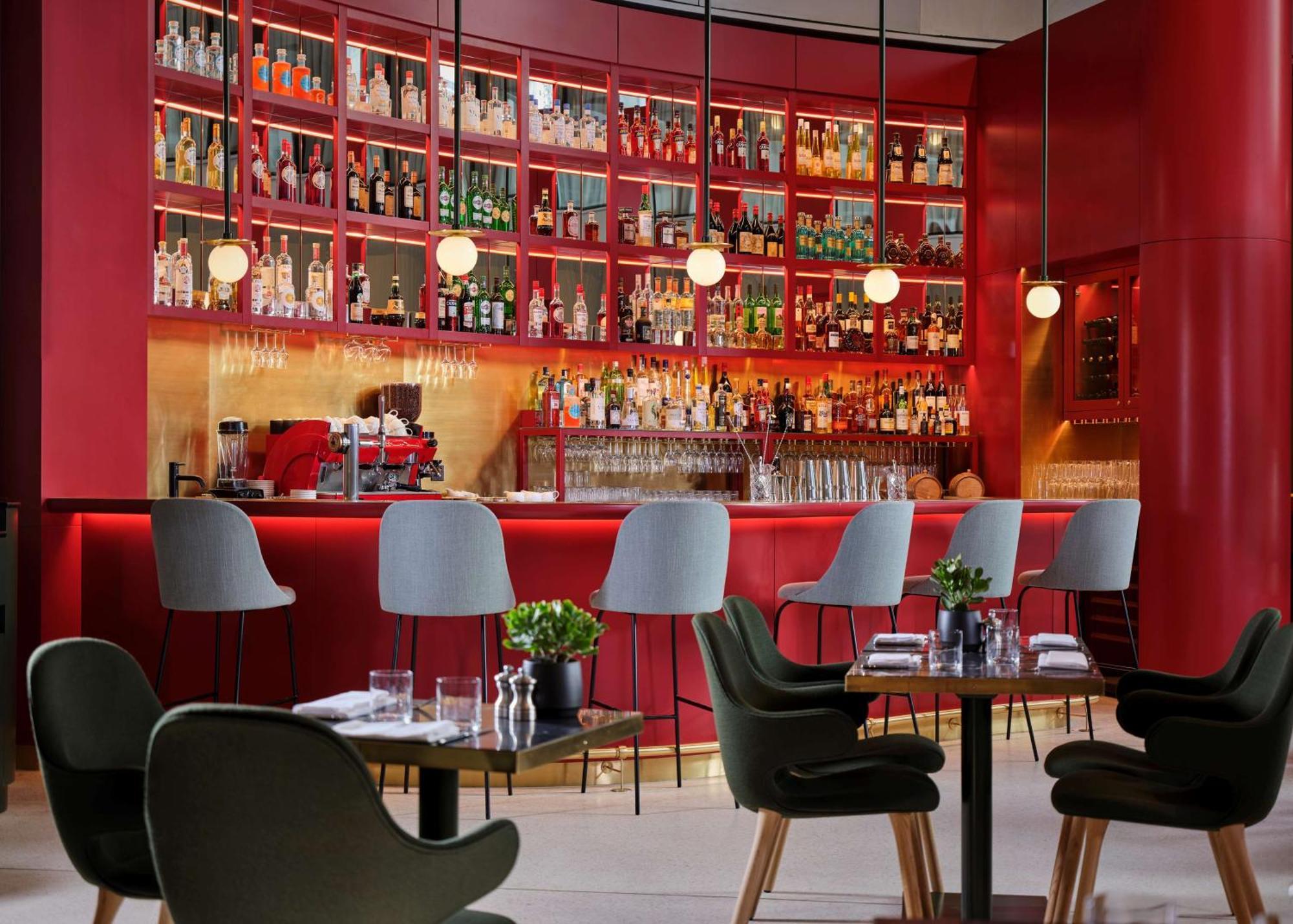Art'Otel London Battersea Power Station, Powered By Radisson Hotels Екстер'єр фото The bar at the hotel
