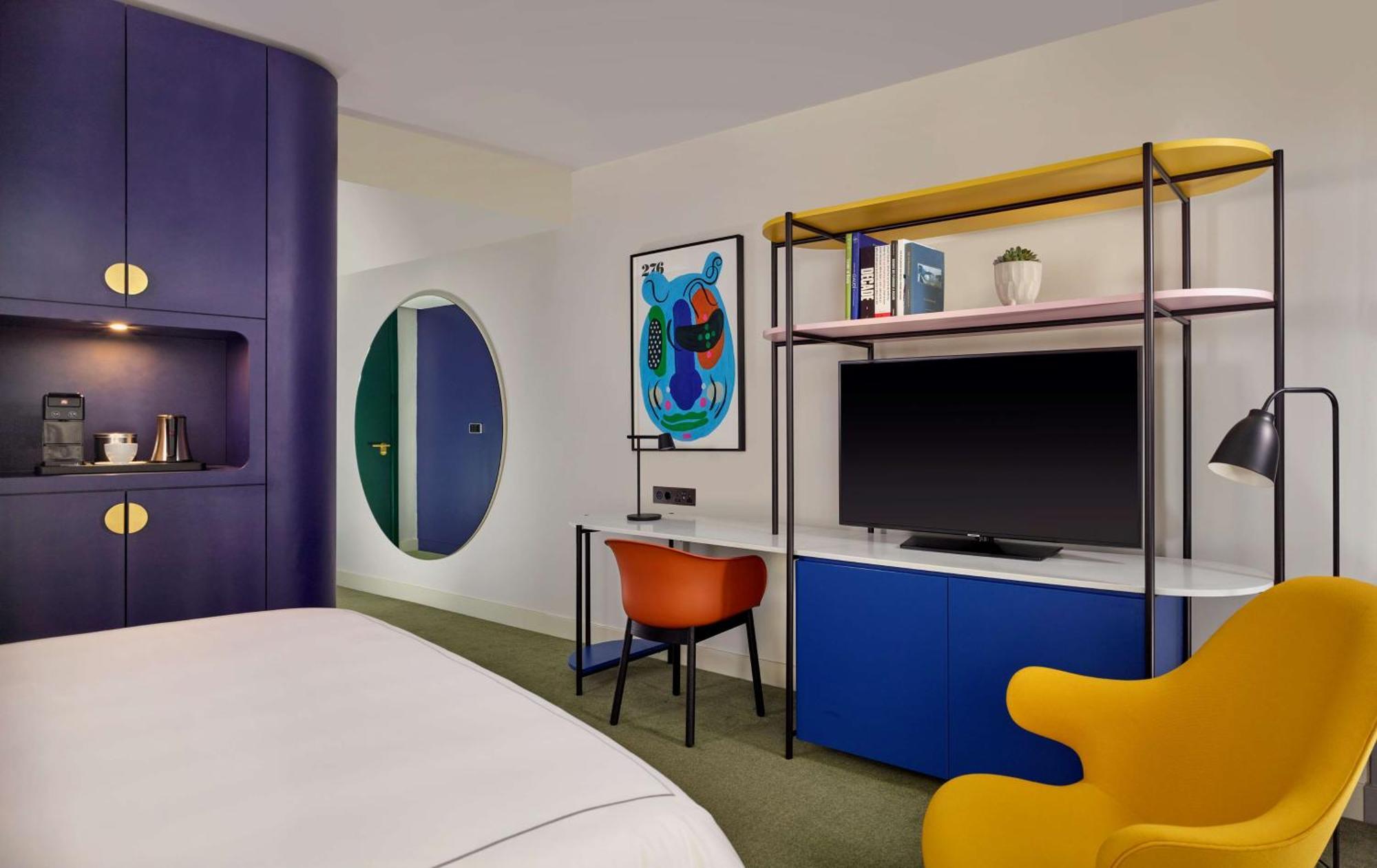 Art'Otel London Battersea Power Station, Powered By Radisson Hotels Екстер'єр фото A room at the Standard London