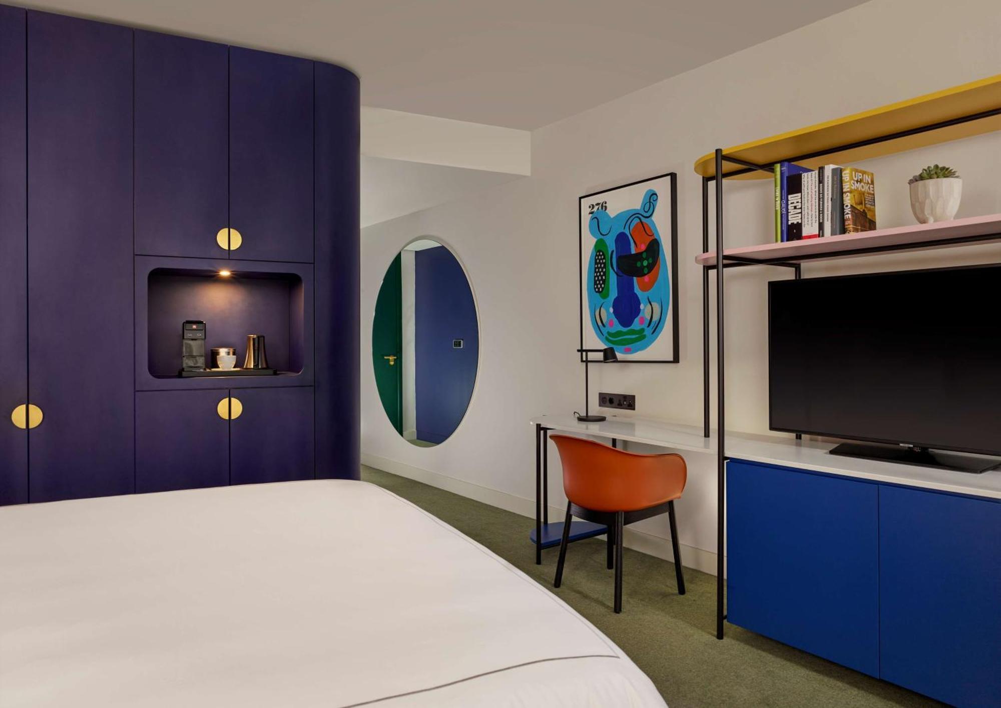 Art'Otel London Battersea Power Station, Powered By Radisson Hotels Екстер'єр фото A room at the Standard London