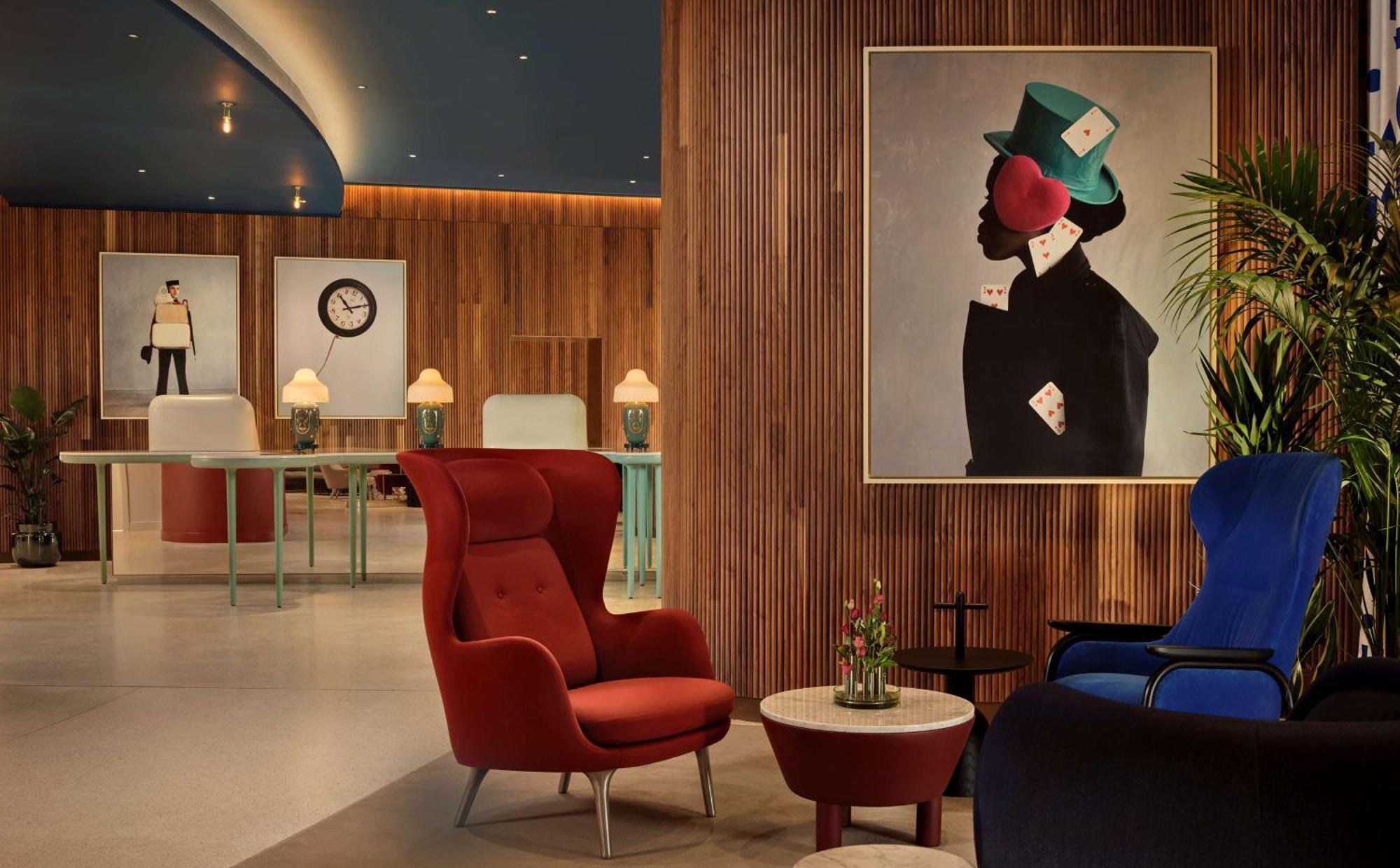 Art'Otel London Battersea Power Station, Powered By Radisson Hotels Екстер'єр фото The lobby of the hotel