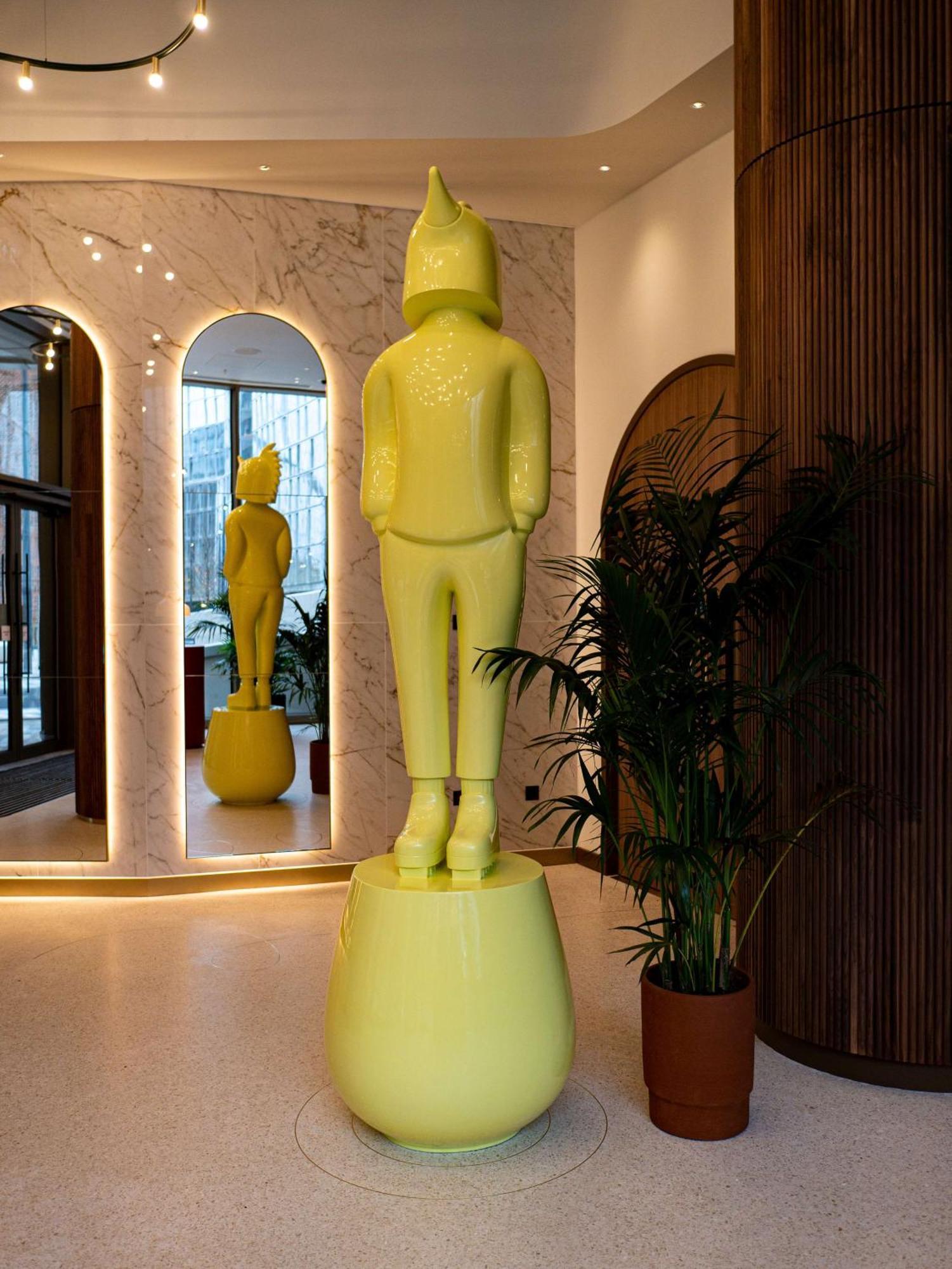 Art'Otel London Battersea Power Station, Powered By Radisson Hotels Екстер'єр фото The Yellow Man