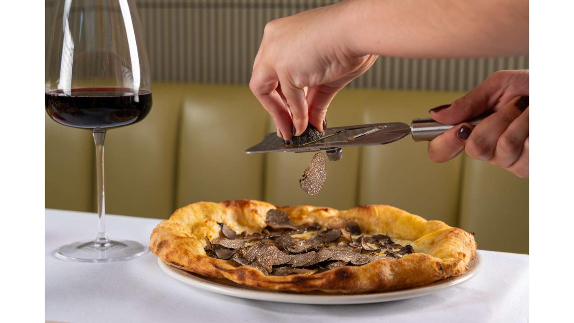 Art'Otel London Battersea Power Station, Powered By Radisson Hotels Екстер'єр фото A truffle being shaved over a pizza